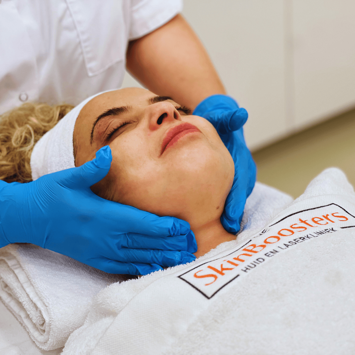 The SkinBoosters Foto SQUARE Reiniging Hay 1